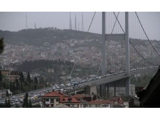 İntihar girişimi Boğaziçi Köprüsü’nde trafiği kilitledi