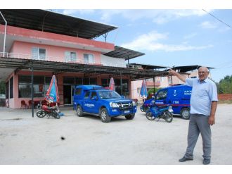 Spreyle uyutup 3 ev soydular