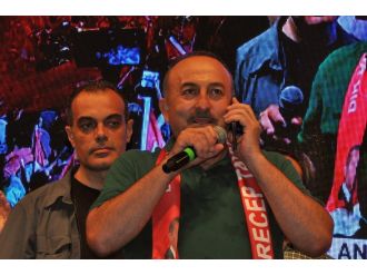 Çavuşoğlu: Darbeciler konutuma inmeye çalıştı