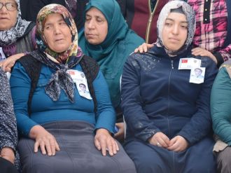 Şehit annesi: Vatan haini olmadın, alnım ay gibi açık