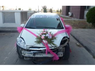 Gelin ve damat düğün günü kaza yaptı