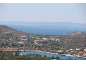 Foça’daki askeri üsse büyük operasyon: Çok sayıda asker gözaltında