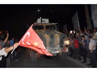 Bitlis’te göreve giden askerlere sevgi gösterisi