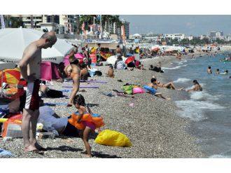 Antalyalılar denize akın etti
