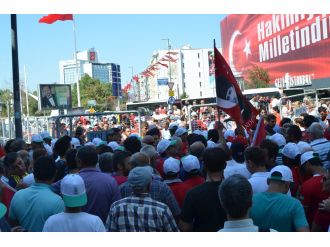 Vatandaşlar Taksim’e akın ediyor