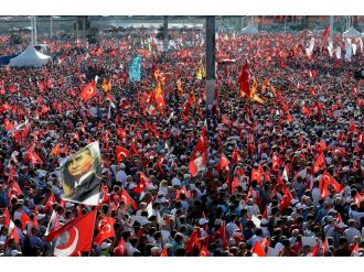 AK Parti heyeti Cumhuriyet ev Demokrasi mitinginde