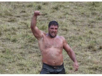 Cumhurbaşkanı Erdoğan, başpehlivan Kara’yı kutladı