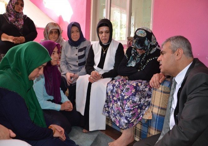 Başbakan Yardımcısı Kaynak, şehit ailesini ziyaret etti