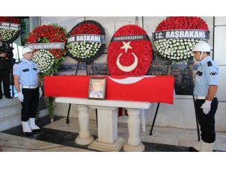 İzmir şehidini son yolculuğuna uğurladı