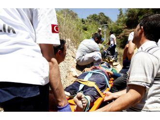 Ölüm virajında kaza: 17 yaralı