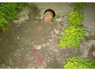 Elektrik akımına kapılan genci gömerek kurtardılar