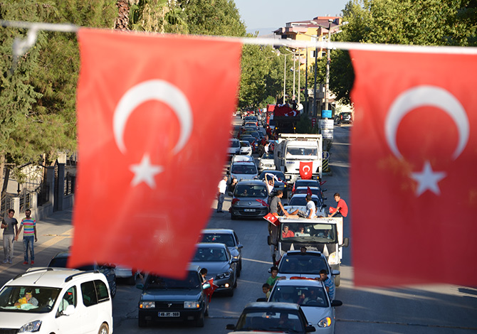 Türkoğlu’nda Demokrasi Konvoyu Yapıldı