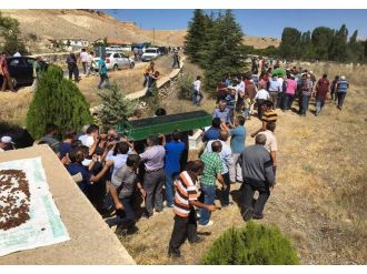 Sulama havuzunda boğulan 3 çocuk toprağa verildi