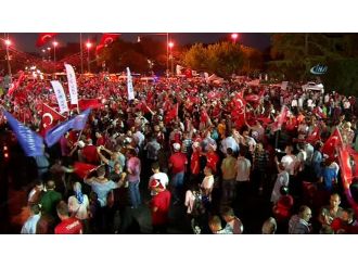 İstanbullar demokrasi nöbetinde