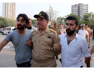 Darbeci tuğamiral ’emirleri uygulamış’ !