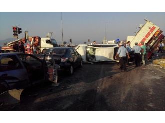 8 araç birbirine girdi: 10 yaralı