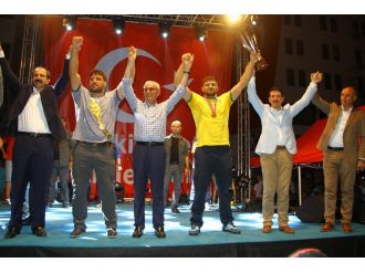 Onlar da demokrasi nöbetinde