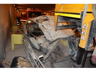 Otomobil vince çarptı: 1 ölü, 3 yaralı