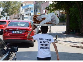 ’Simit sattık, su sattık, vatanı satmadık’