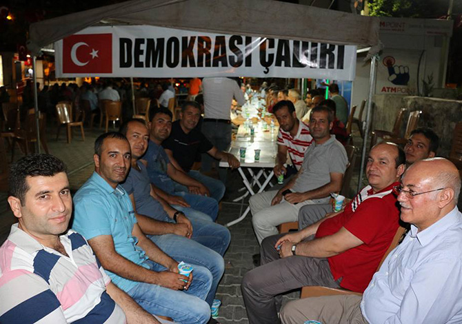 Pazarcık’ta Demokrasi Nöbeti Devam Ediyor