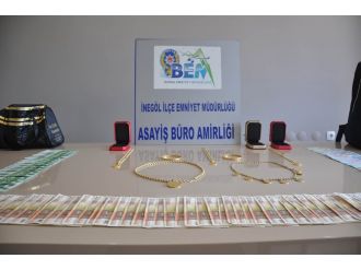 Yaşlı çifti 52 bin TL dolandırdı, yolda yürürken yakalandı