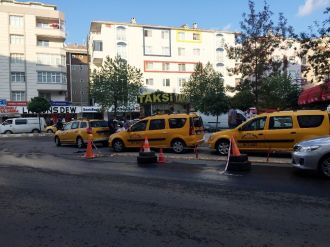 Taksicilerin kavgasında kan aktı