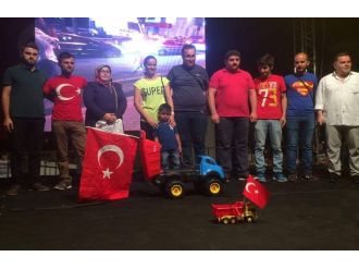 En sevimli demokrasi nöbetçisini mutlu eden hediye