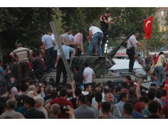 ’Darbesavar Türk halkı Nobel’e aday gösterilsin’