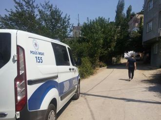 Komşusunu keserle öldürdü!