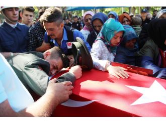 Şehit doğum gününde toprağa verildi