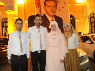 Demokrasi nöbetinde çifte nikah