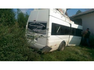 İşçileri taşıyan minibüs eve girdi: 15 yaralı