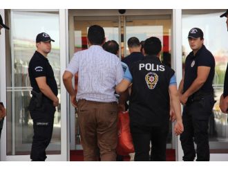 FETÖ’den iş adamlarını vergiyle korkutmuş