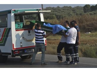 Yol kenarında erkek cesedi bulundu