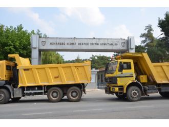 Askeri birliklerin önünde tedbir elden bırakılmıyor