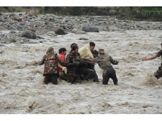 Şiddetli yağışlar felakete döndü: 31 ölü