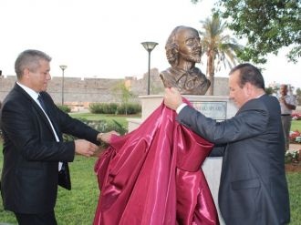 KKTC’de Othello Parkı’na Shakespeare büstü