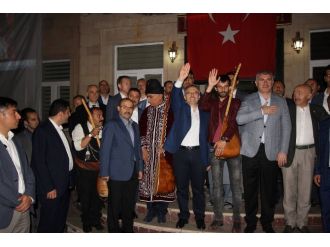 Ağbal: Amerika’da oturduğu yerden darbeyi yönetiyor