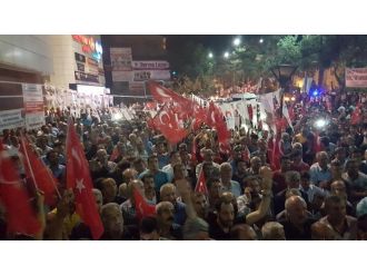 Darbe iddiası halkı sokağa döktü