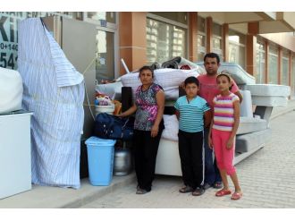 Ailesiyle ortada kaldı