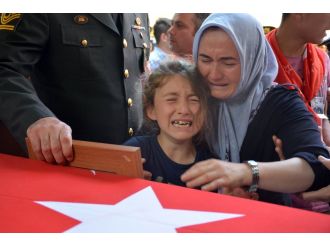 Şehit cenazesinde feryatlar yürekleri dağladı