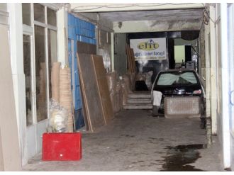 "Babamın alacaklarını almaya geldim" diyerek...