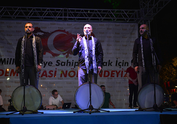 Grup Tillo Halka İlahi Konseri Sundu