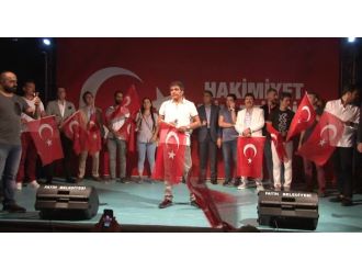 Ünlülerden demokrasi nöbetine destek