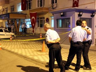 Polis memuru nöbet kulübesinde intihar etti