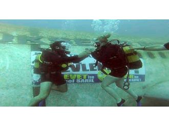 Batık uçakta evlenme teklifi