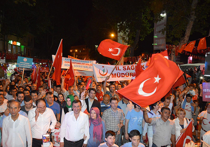 Sağlıkçılardan Demokrasi Yürüyüşü