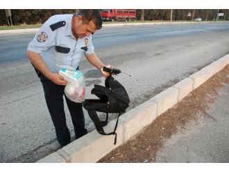 Şüpheli çantadan şüpheli kimlik
