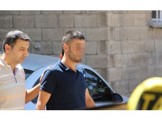 Eşini ve çocuğunu rehin aldı, balkondan rastgele ateş açtı