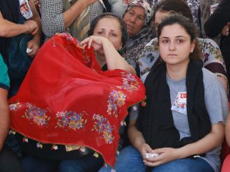 Şehidin 12 günlük kızı babasına beşikte veda etti